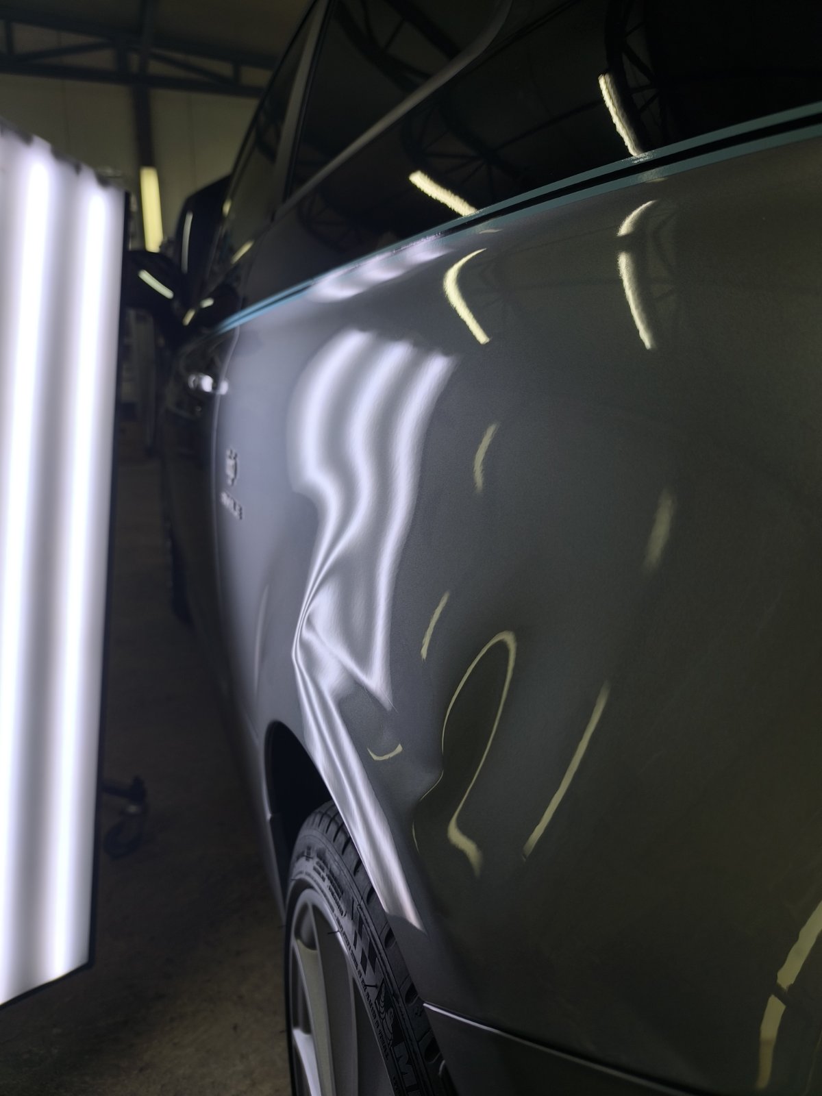 Video prikaz uklanjanja udubljenja bez farbanja – PDR Neca