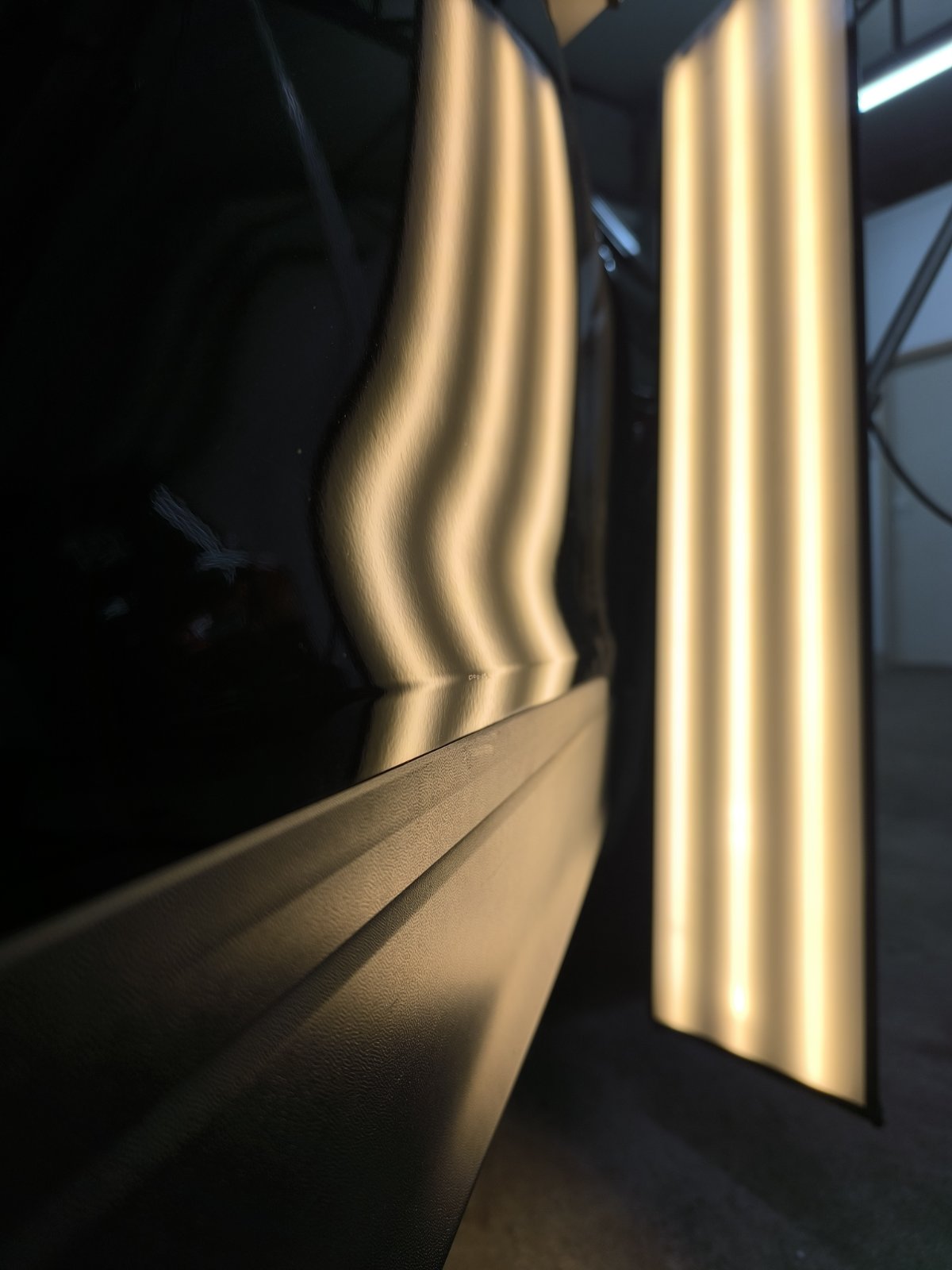 PDR ispravljanje udubljenja bez farbanja - popravka oštećenja na automobilu